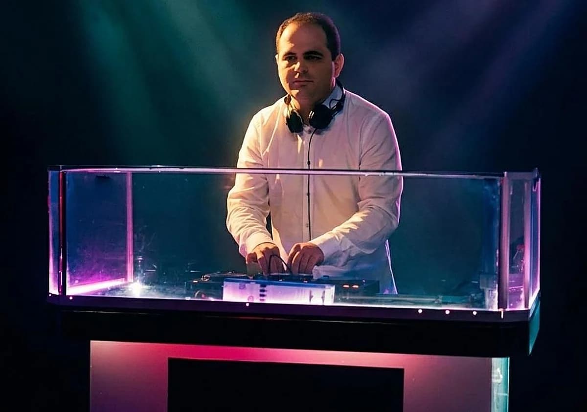 Agim Oruqi rompe barreras y redefine la experiencia DJ